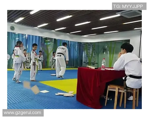 跆拳道的技术精髓与训练方法探索：提升力量、速度与精准度的系统分析