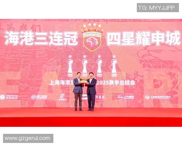 中超冠军之争:谁能最终捧起象征荣耀的奖杯成为新王者 中超冠军之争:谁能最终捧起象征荣耀的奖杯成为新王者